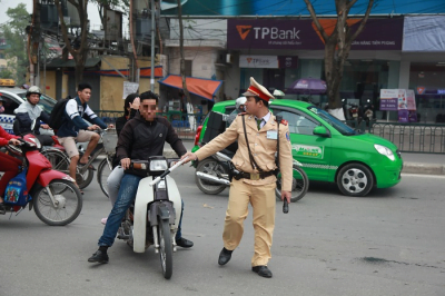 Khong doi non bao hiem